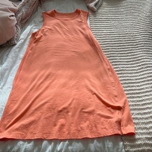 size 6 lululemon classic fit cotton dress- never worn but no tags